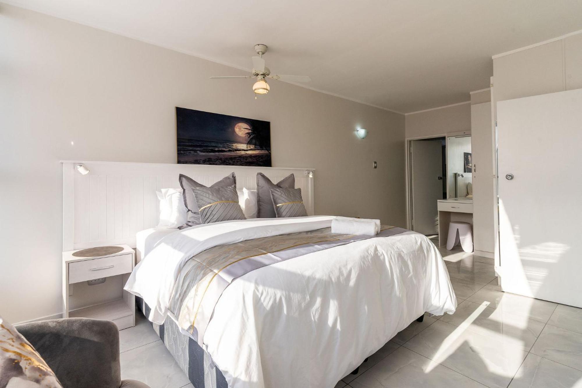Ashley On Beach Strand Room photo